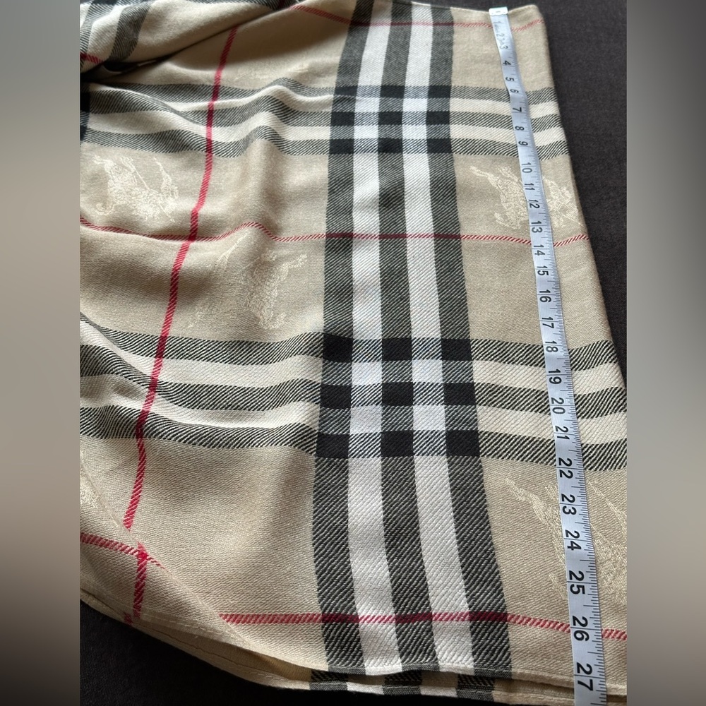 BURBERRY London Large Cashmere & Silk Heritage Check Scarf - Picture 11 of 12